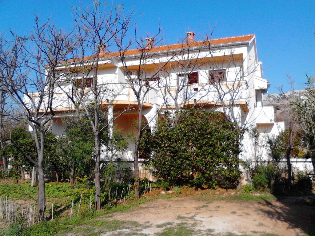 Apartments Kresimir Beauty With Shadow Trees And Parking Place Pag Town Luaran gambar