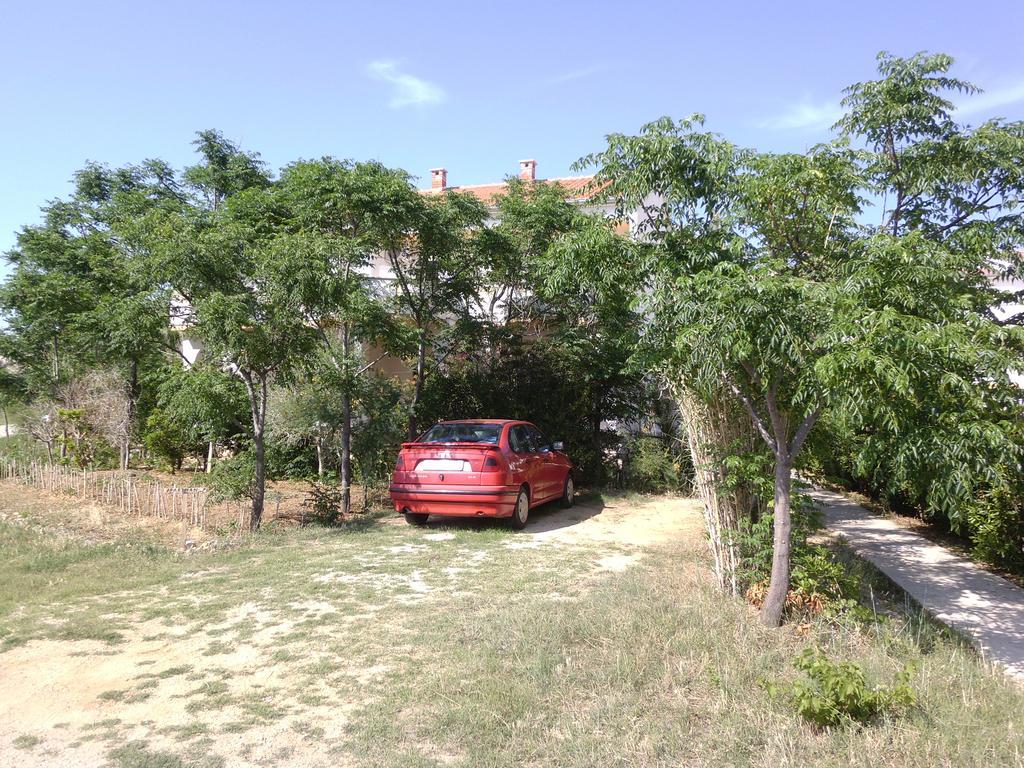 Apartments Kresimir Beauty With Shadow Trees And Parking Place Pag Town Luaran gambar