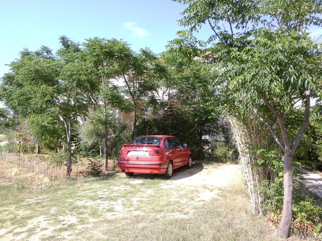 Apartments Kresimir Beauty With Shadow Trees And Parking Place Pag Town Bilik gambar